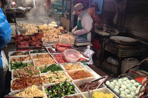 大連住哪裏喫飯方便：從多維度探討連美食的享受地